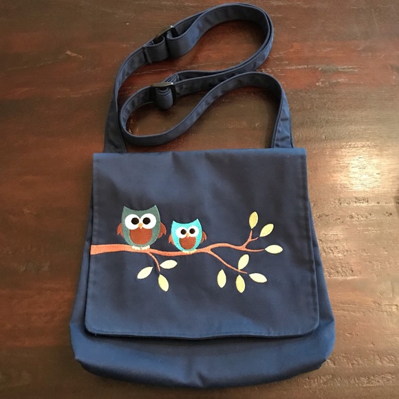 Red Blossom Handbags - NWOT Red Blossom Owl Messenger Bag